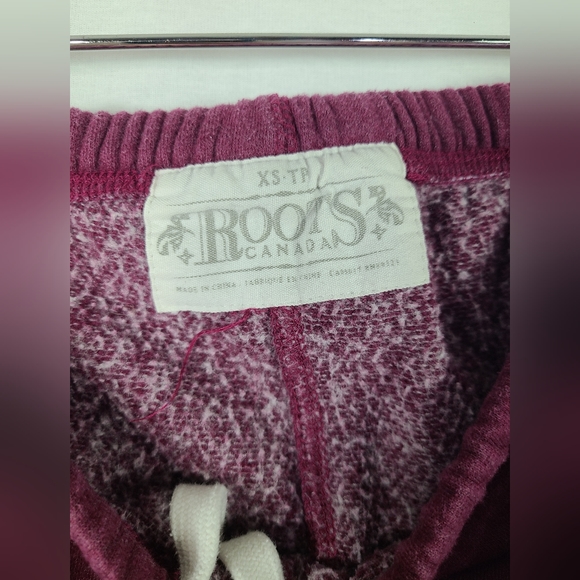 ROOTS burgundy cropped joggers- Size XS women's - Picture 4 of 4
